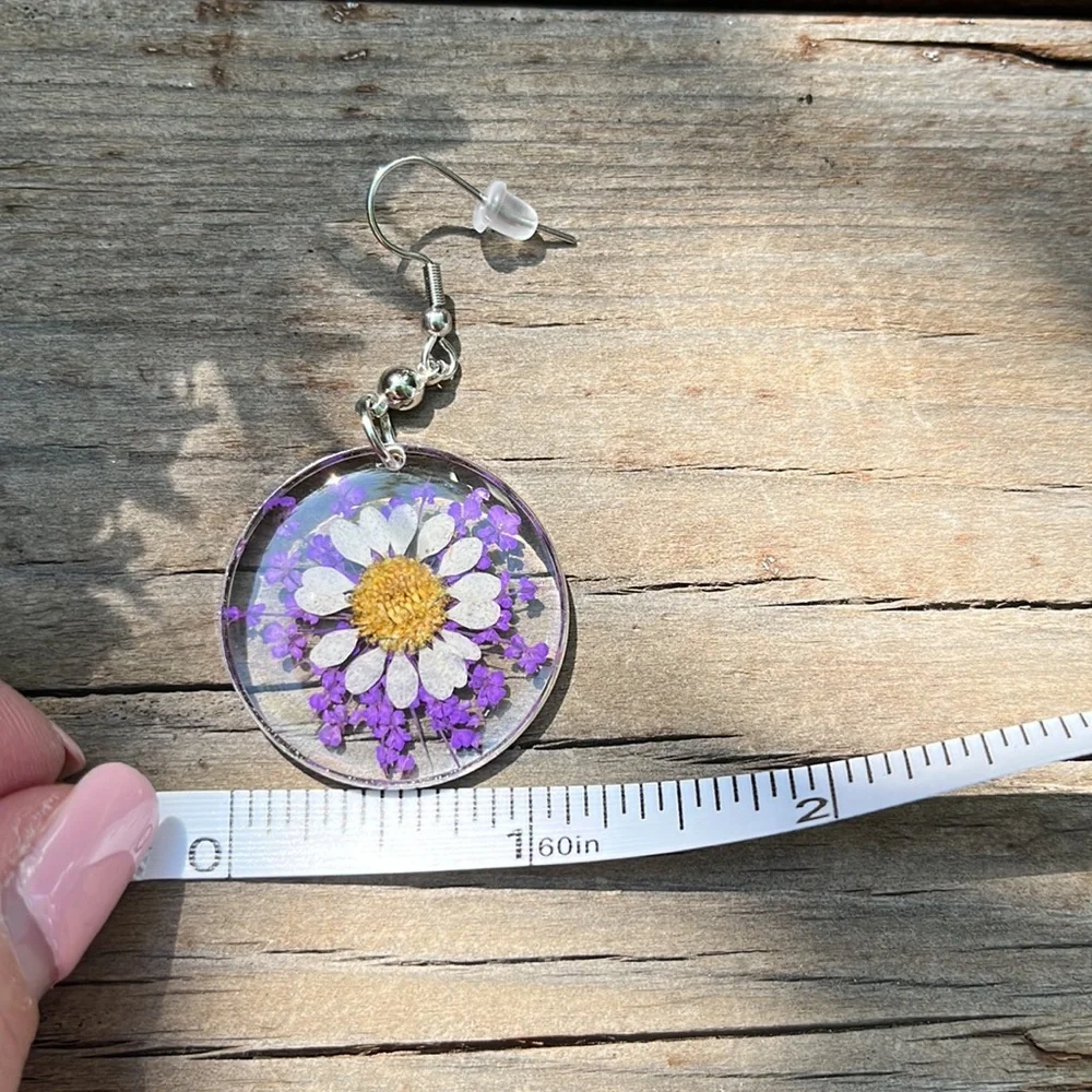 New Handmade Dried and Pressed Flower Resin Disk Earrings - Picture 12 of 17